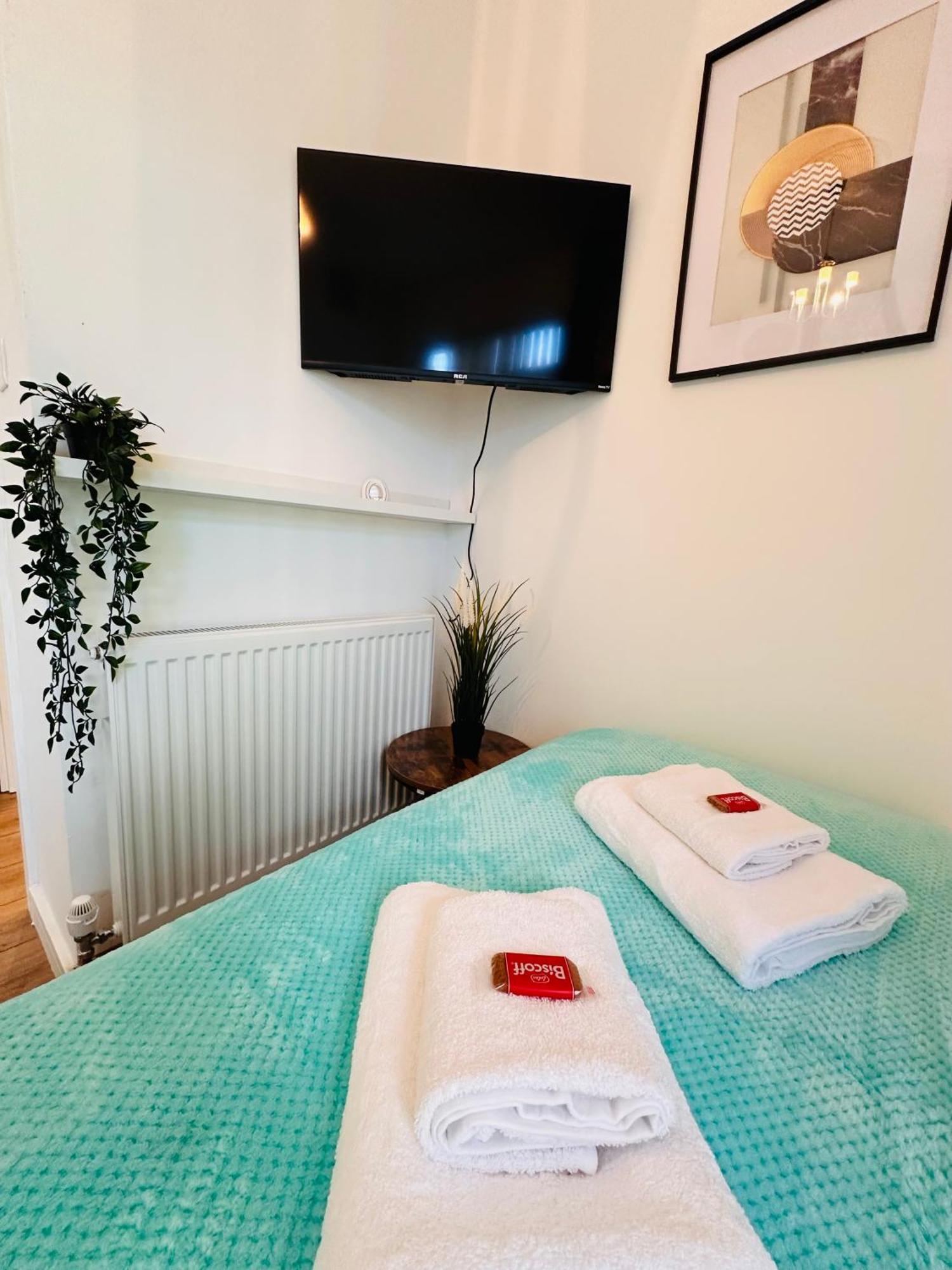 R2 - Elegant Private Room Opposite Queen Elizabeth Hospital - Harborne Birmingham Exterior photo