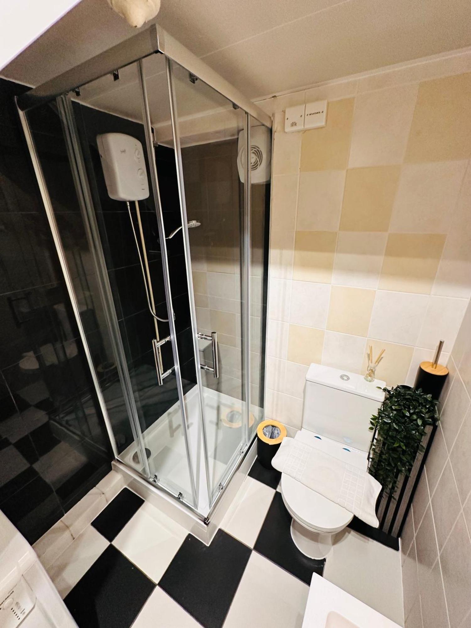 R2 - Elegant Private Room Opposite Queen Elizabeth Hospital - Harborne Birmingham Exterior photo