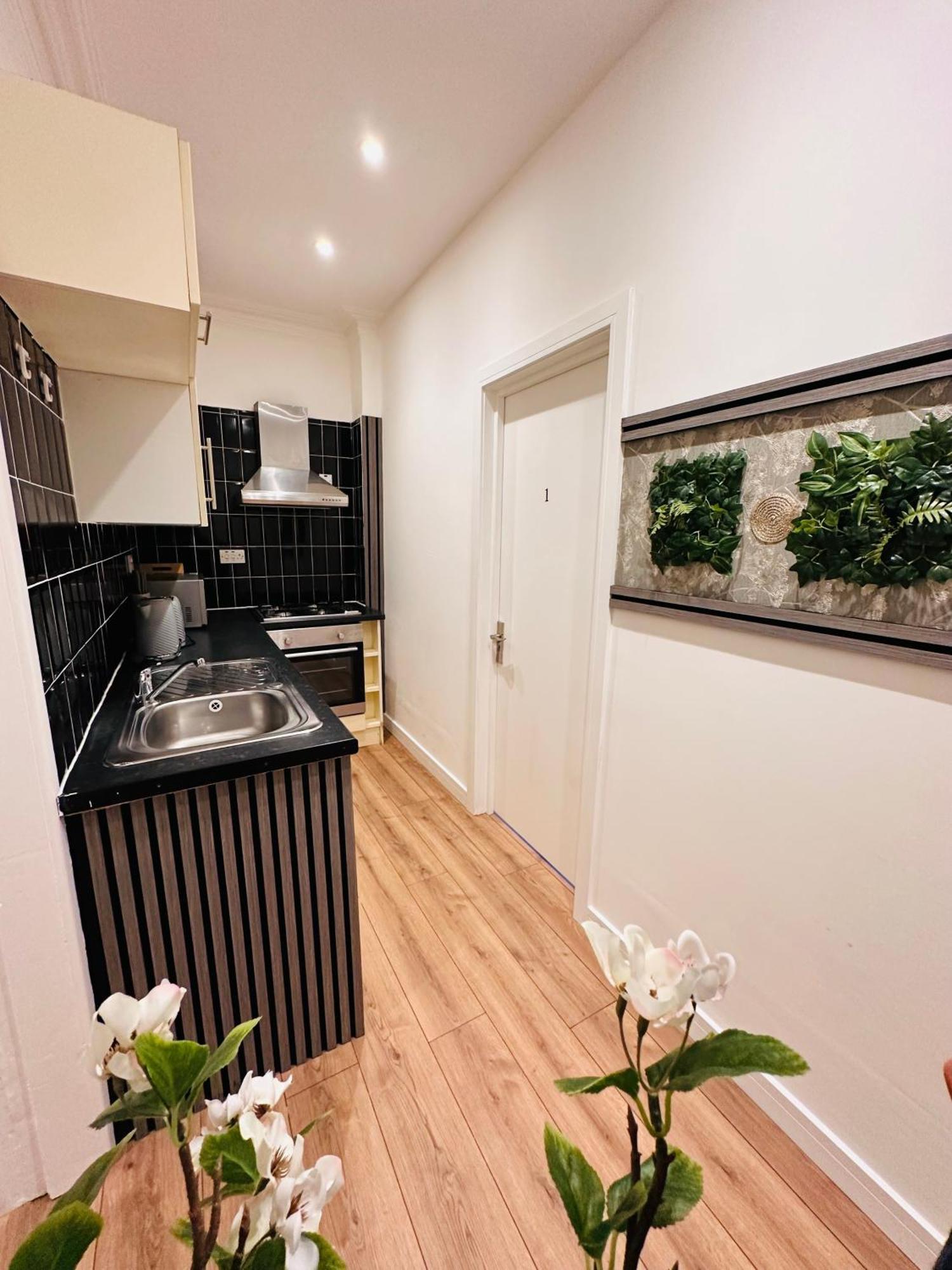 R2 - Elegant Private Room Opposite Queen Elizabeth Hospital - Harborne Birmingham Exterior photo